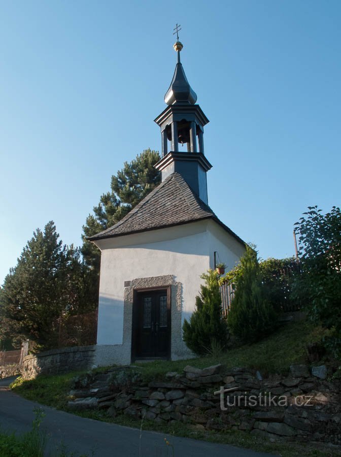 Kombinace kaple a zvonice