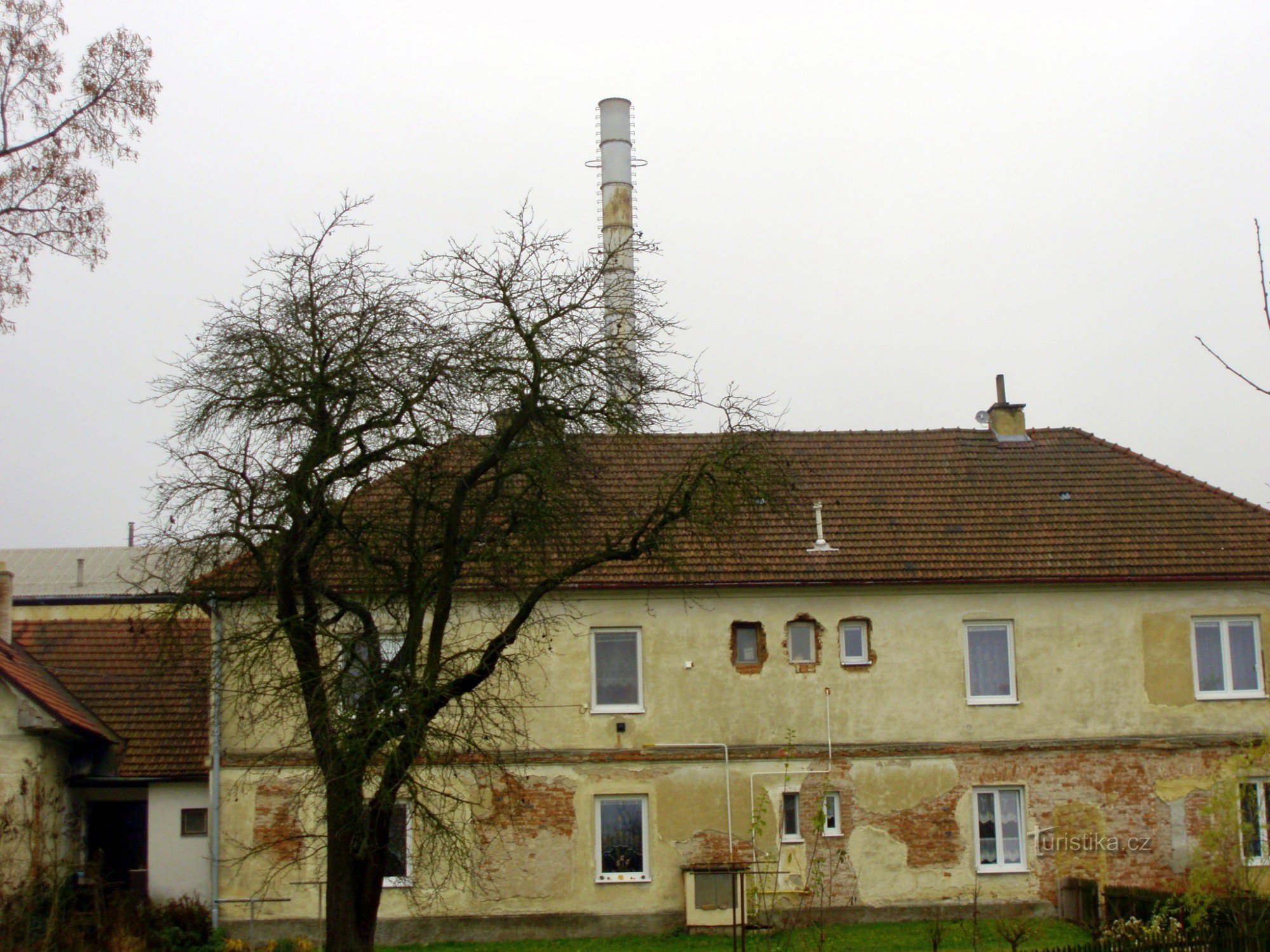 chimenea de la fábrica de vidrio