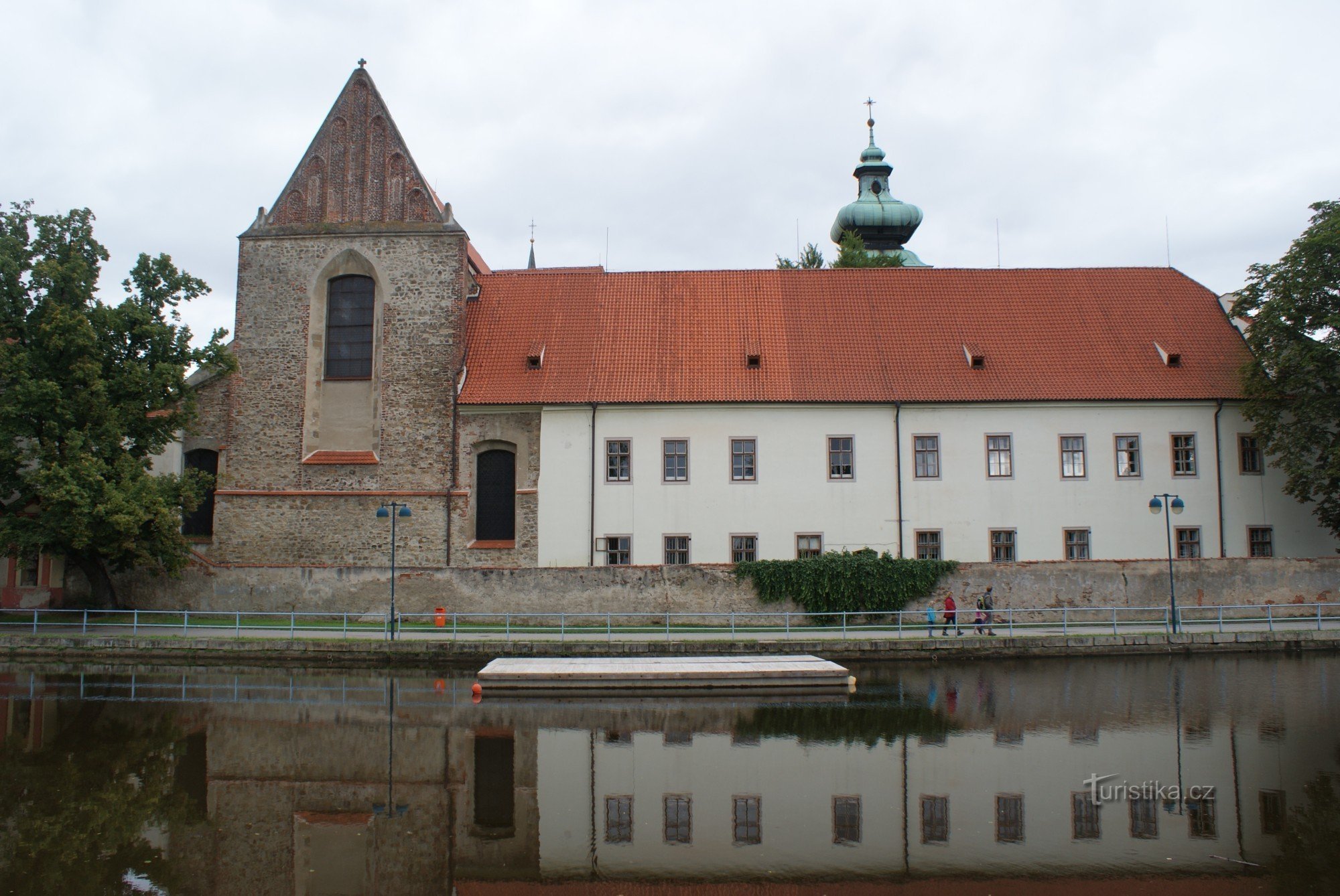 旧修道院の複合体
