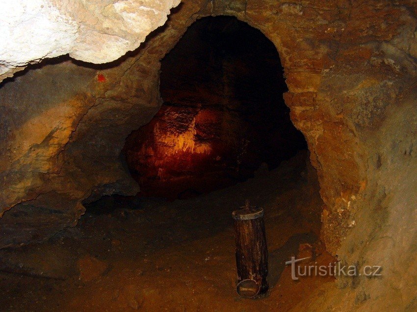 Koněpruské peșteri