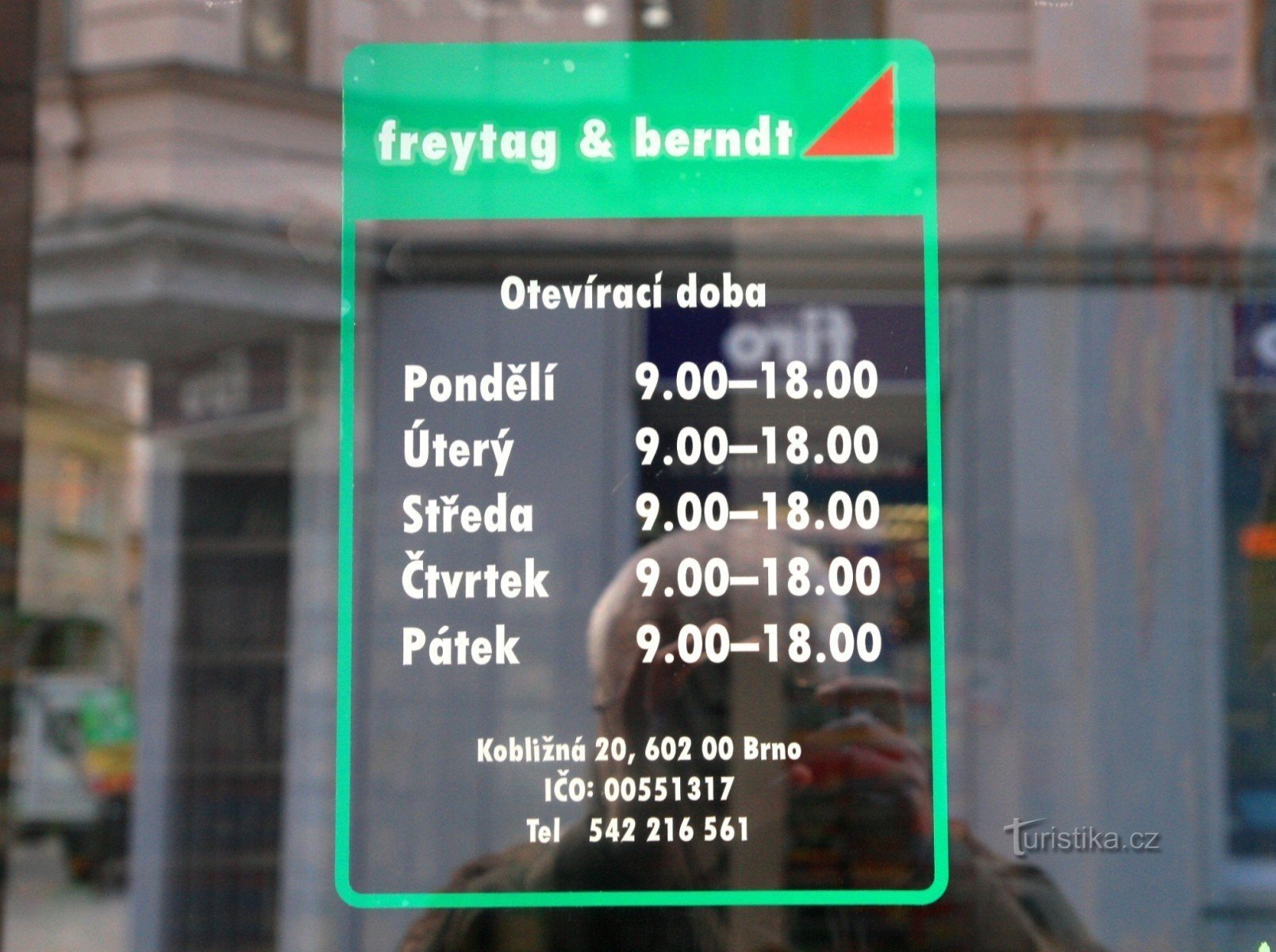 Contact and opening hours of the shop