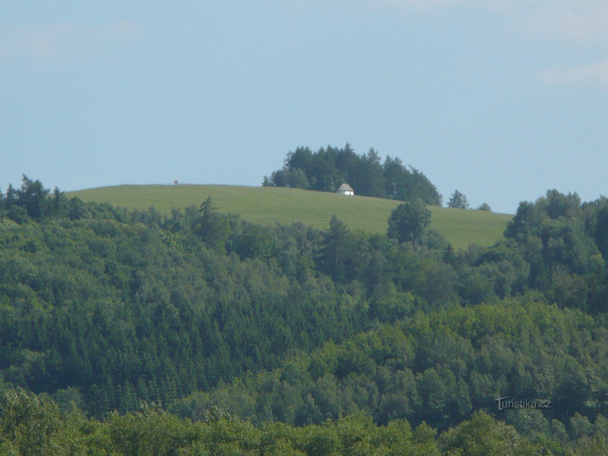 Collina di U Kaple con una cappella