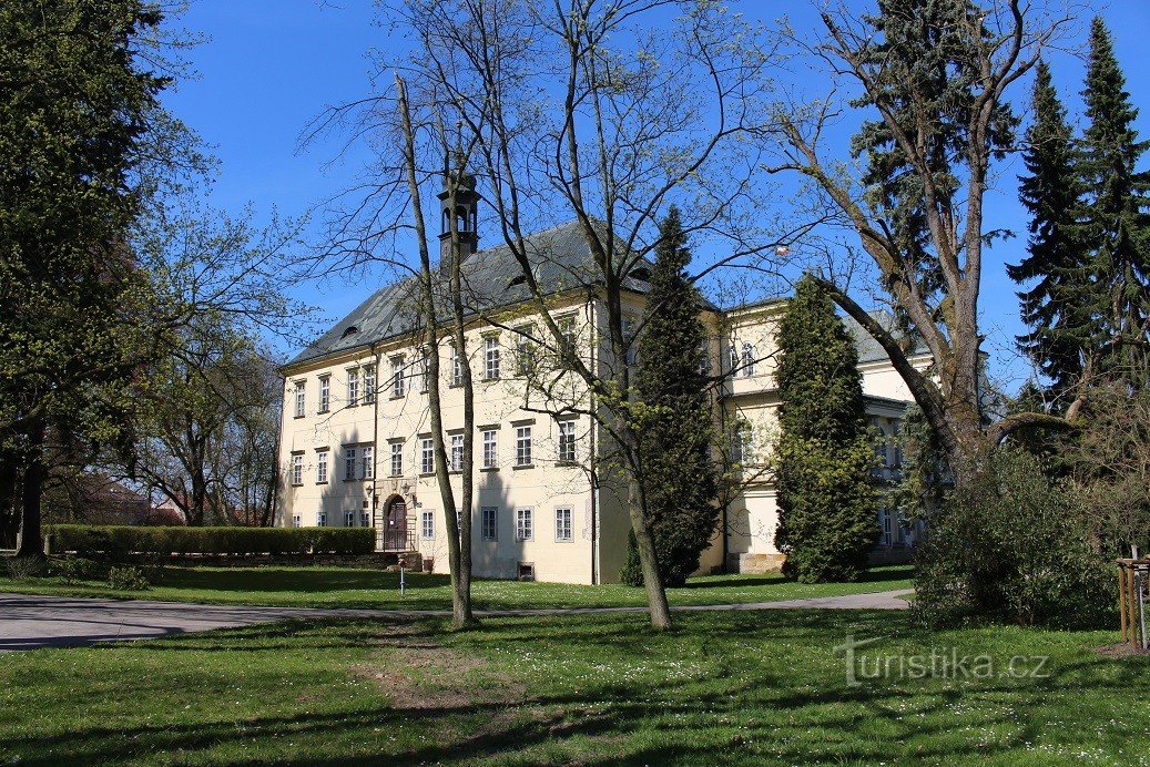 Kopidlno, utsikt över slottet från parken