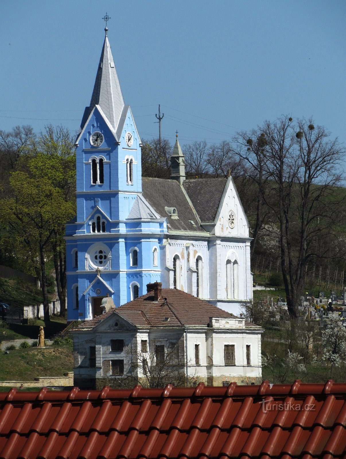 kirke og præstebolig