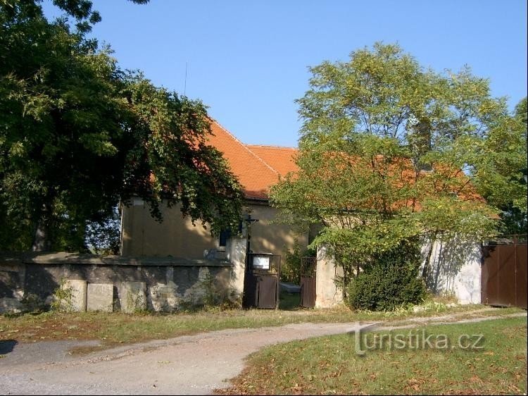 Church and cemetery: entrance to the church