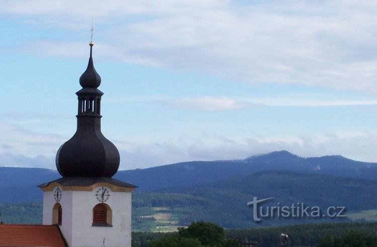 Kostel a panoramata Šumavy: -----