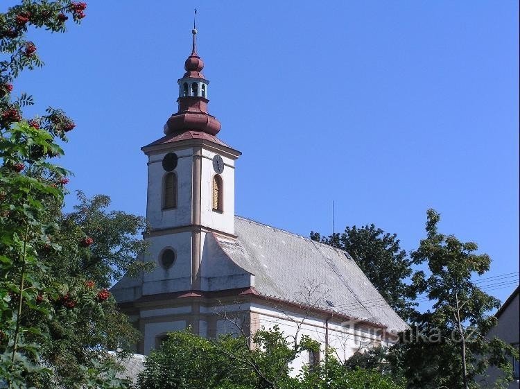 Kirkko: barokkityylinen St. Kolminaisuus