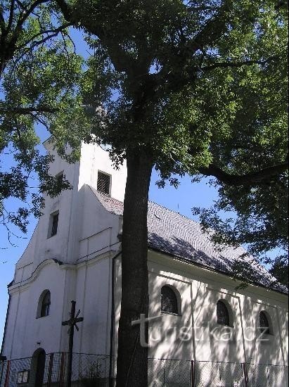 Церква: Барокова церква св. Пилип і Яків
