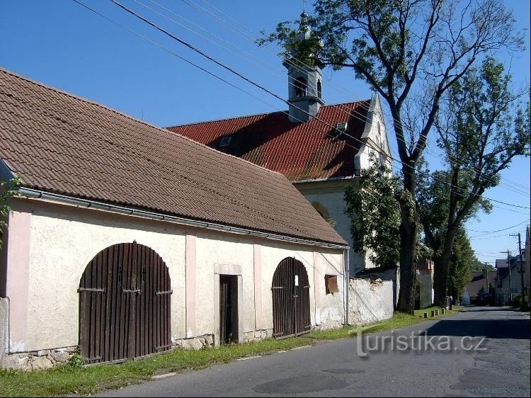 Kostel: kostel a hospodářské stavení - Děpoltovice