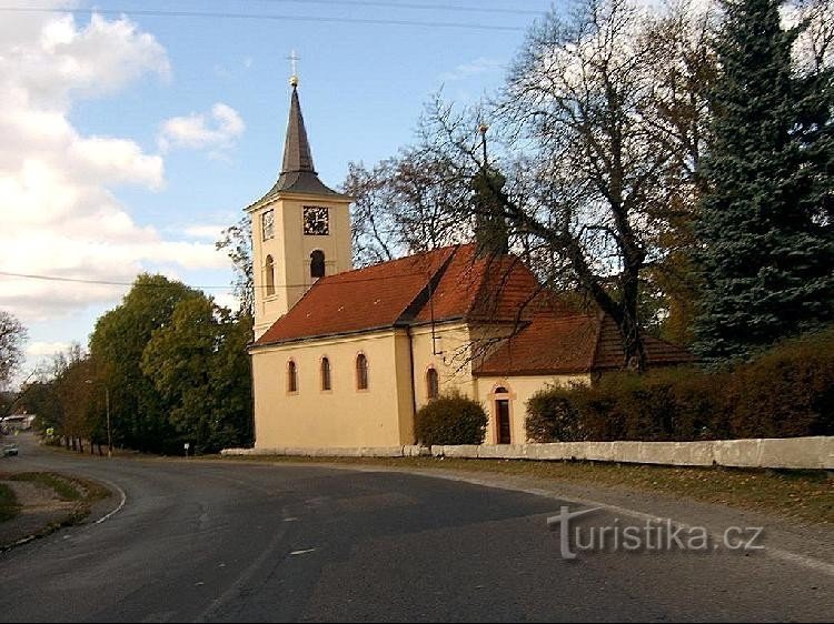 kostel: kostel sv. Havla při silnici č. 606