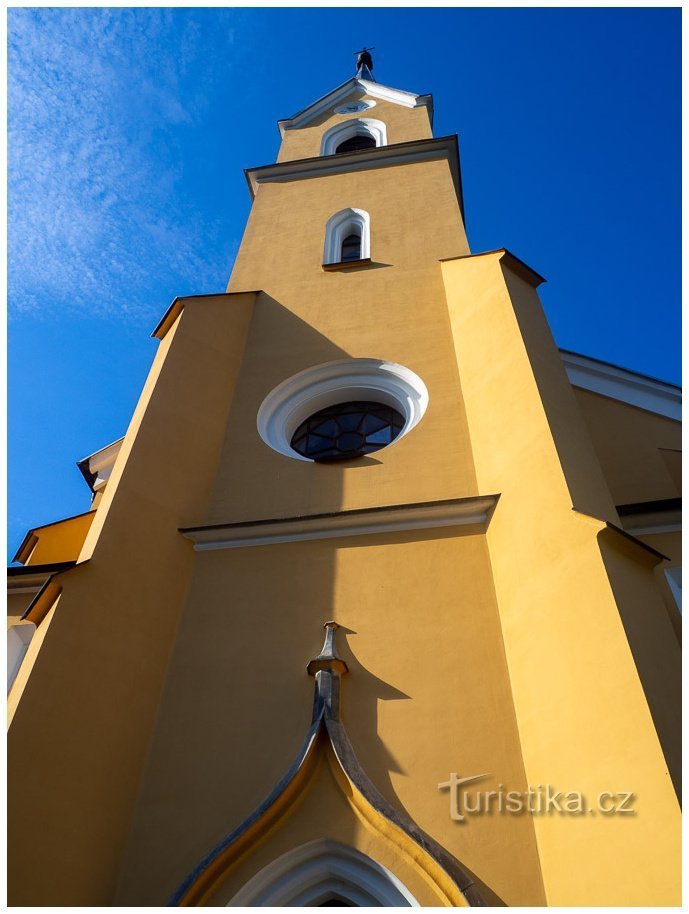 Kyrkan har fått en ny fasad