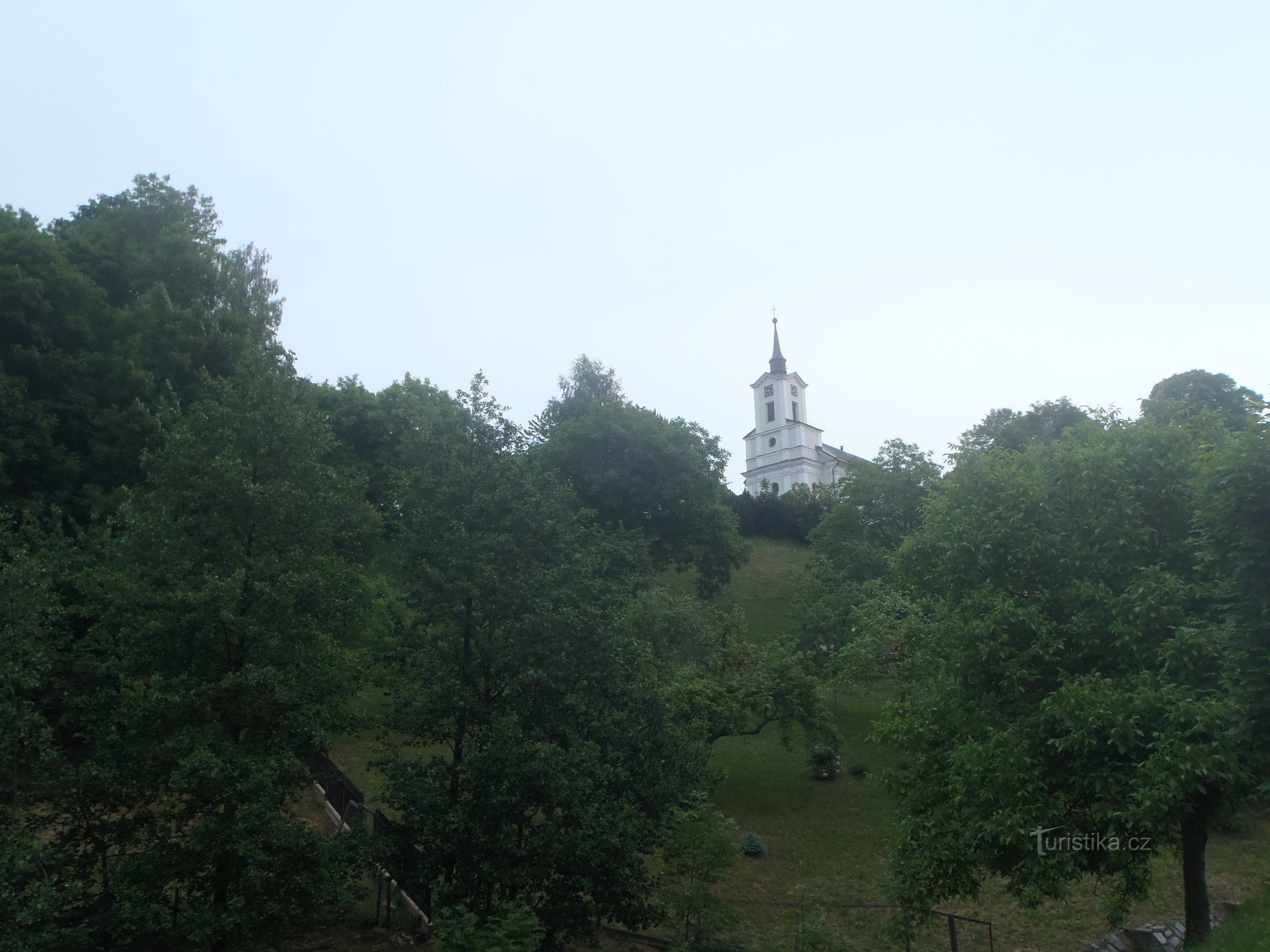 Die Kirche auf dem Hügel