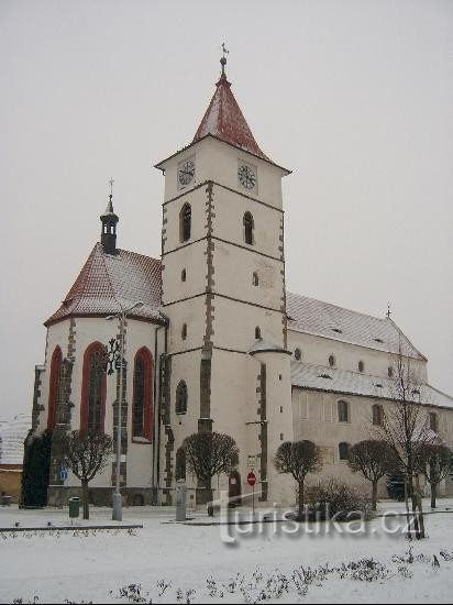 Die Kirche auf dem Marktplatz in Horaždovice