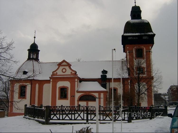 Kirche auf dem Stadtplatz - Valeč: Im Grundmauerwerk der Pfarrkirche St. Johannes der Täufer