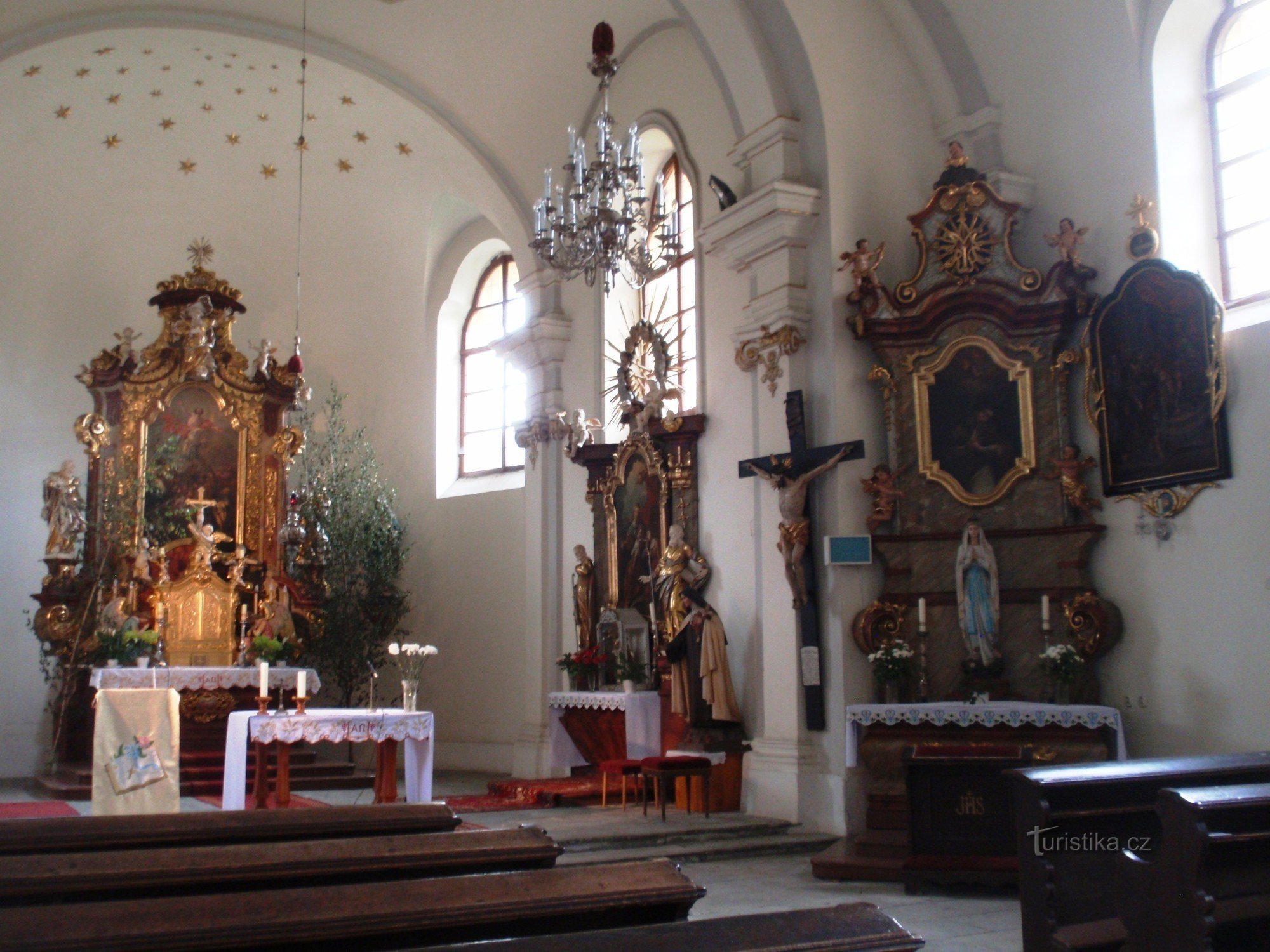 Kyrkan av Herrens himmelsfärd i Brandýs nad Orlicí - interiör