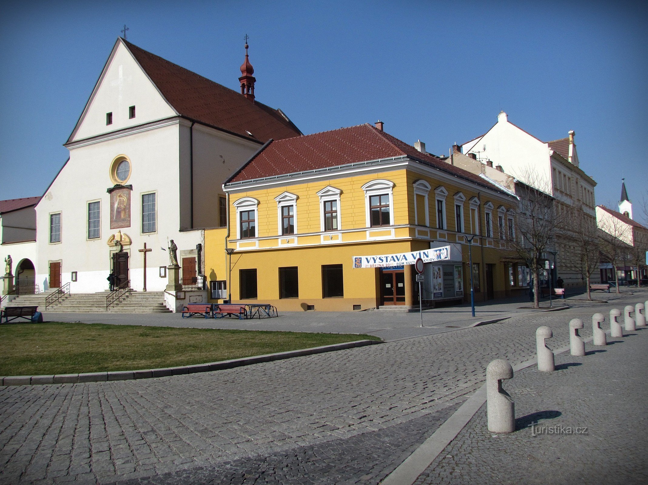 Kyrkan av antagandet av St. Mary och St. Cyril och Methodius