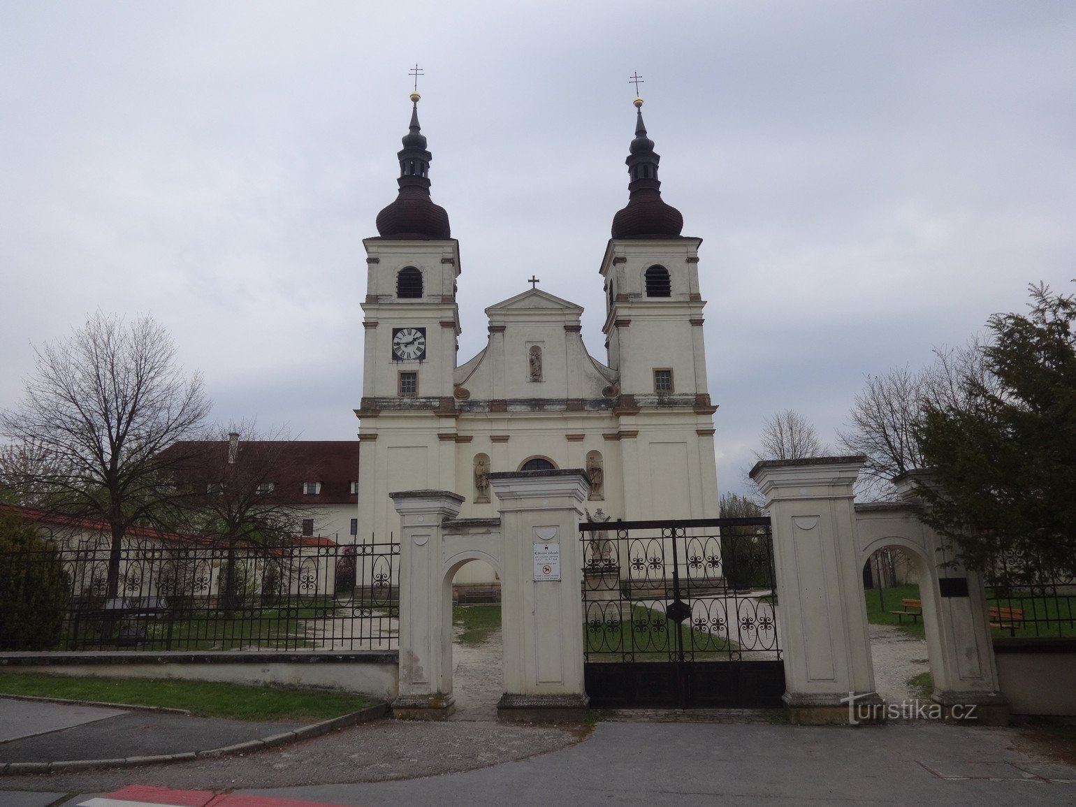 Jomfru Marias himmelfartskirke og Dominikanerklosteret i Uherské Brod