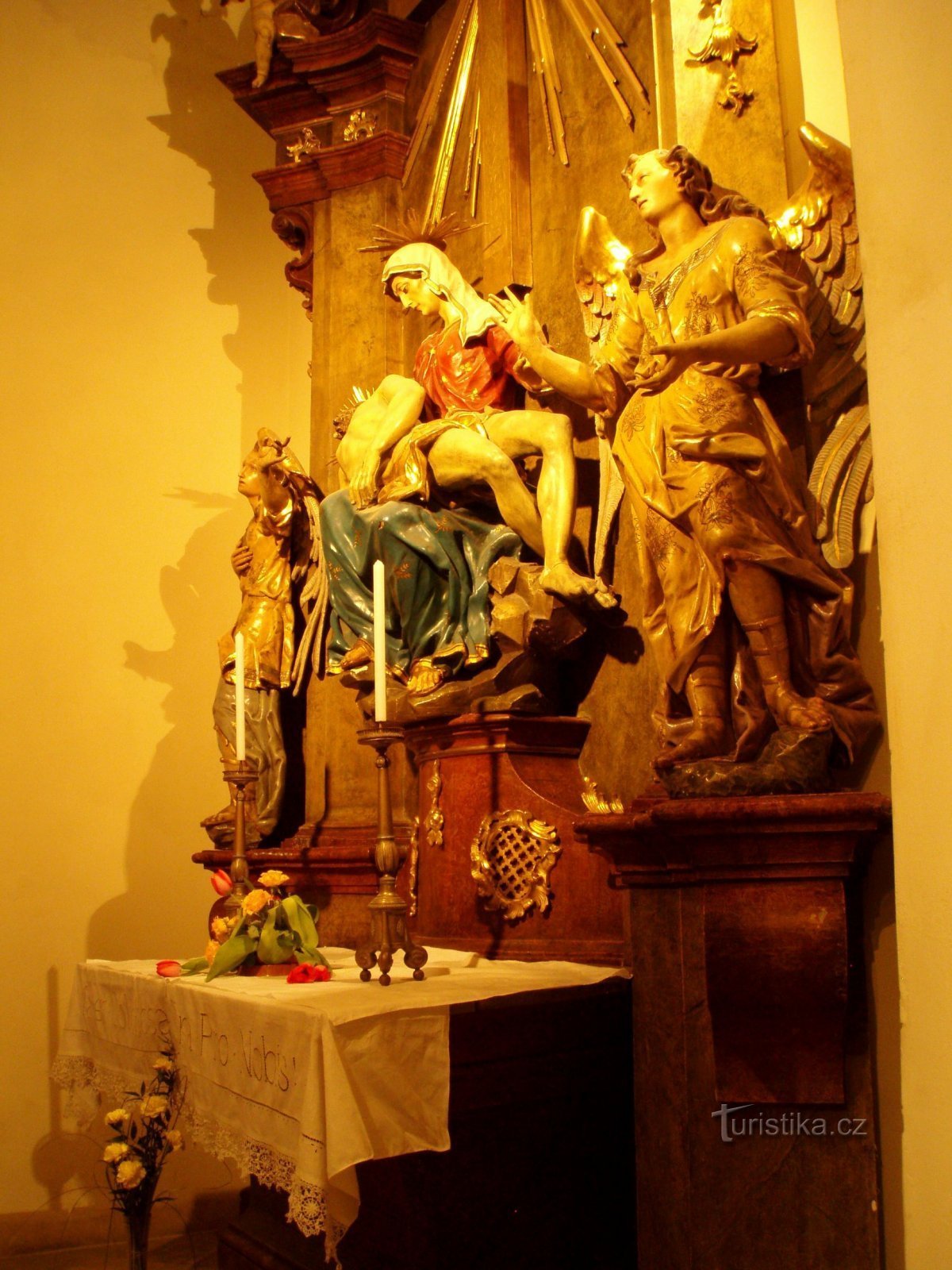 Neitsyt Marian taivaaseenastumisen kirkko (Hradec Králové, 19.3.2010)