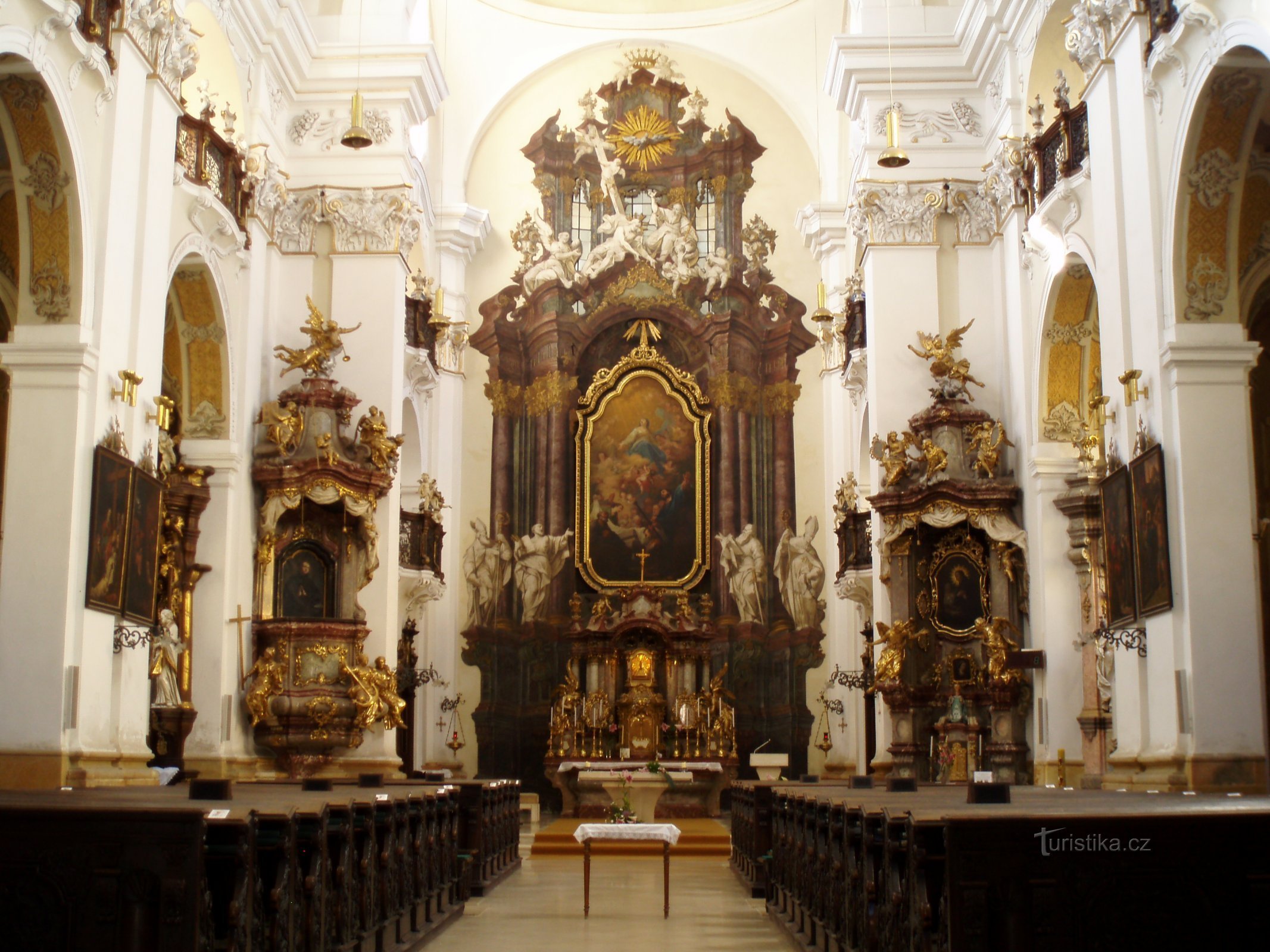 Jomfru Marias himmelfartskirke (Hradec Králové, 19.8.2009. juni XNUMX)