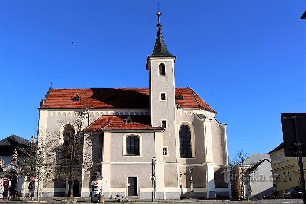 Kostel Nanebevzetí Panny Marie, jižní strana