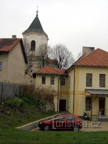 Szűz Mária Mennybemenetele templom: A templom első feljegyzése 1350-ből származik