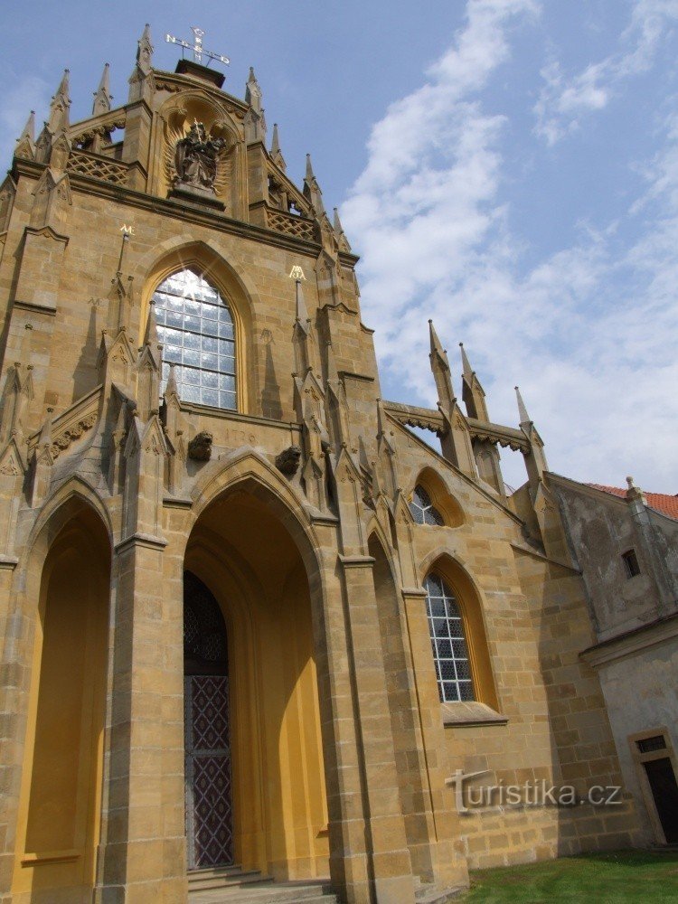 Igreja da Assunção da Virgem Maria, São Wolfgang e São Bento