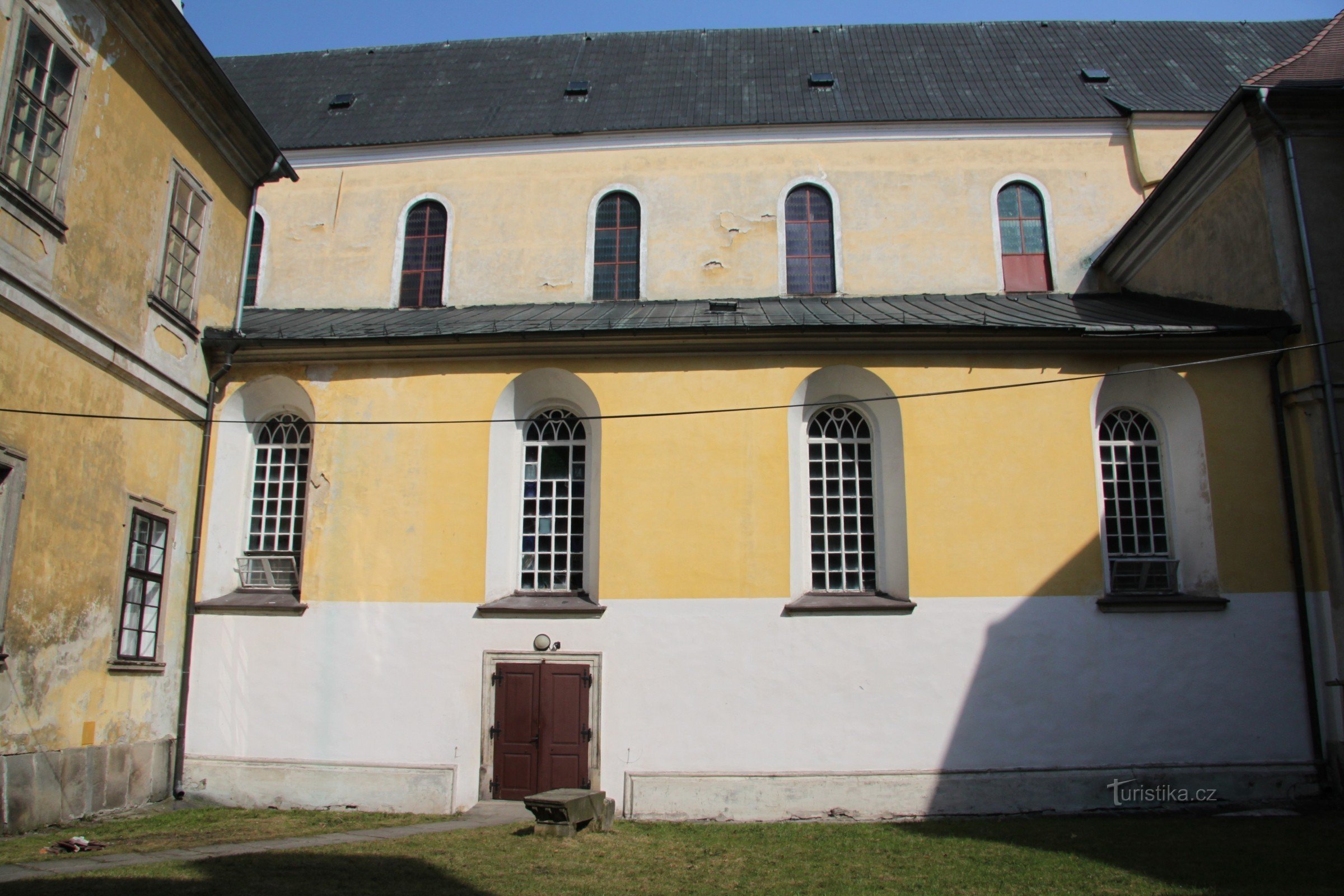 Kerk van de Hemelvaart van de Maagd Maria in Polici nad Metují