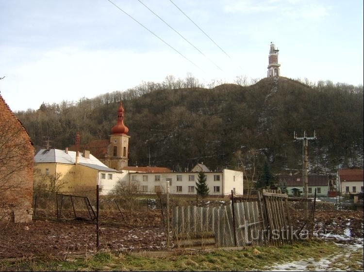 Iglesia de Narození P. Marie: El monumento arquitectónico y artístico más importante del pueblo es k