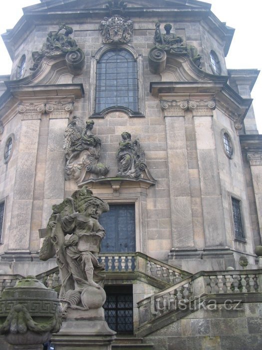 l'église de la Sainte Trinité et l'escalier baroque