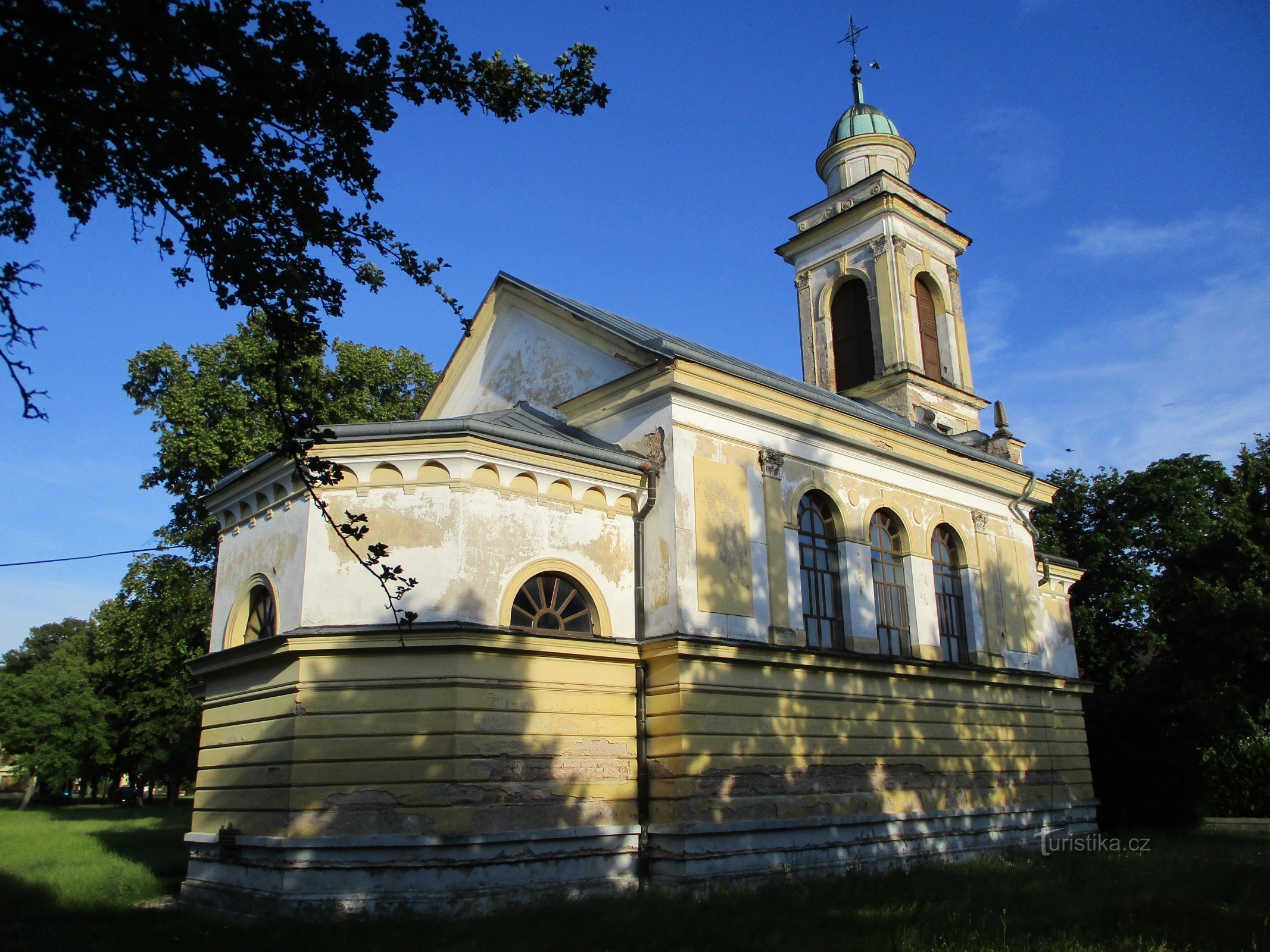Den heliga treenighetens kyrka (Lhota pod Libčany)