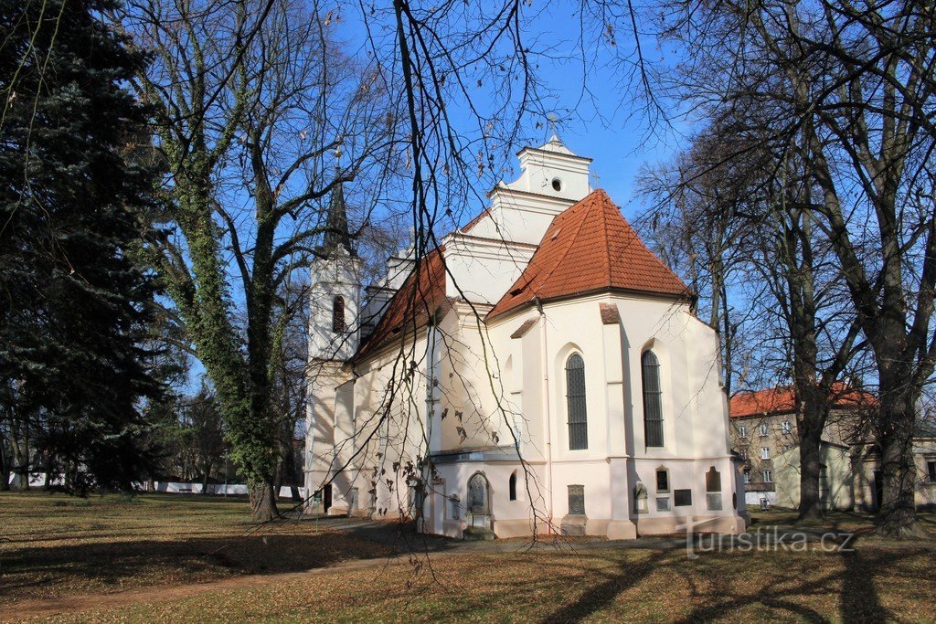 Iglesia de la Santísima Trinidad, vista desde el este