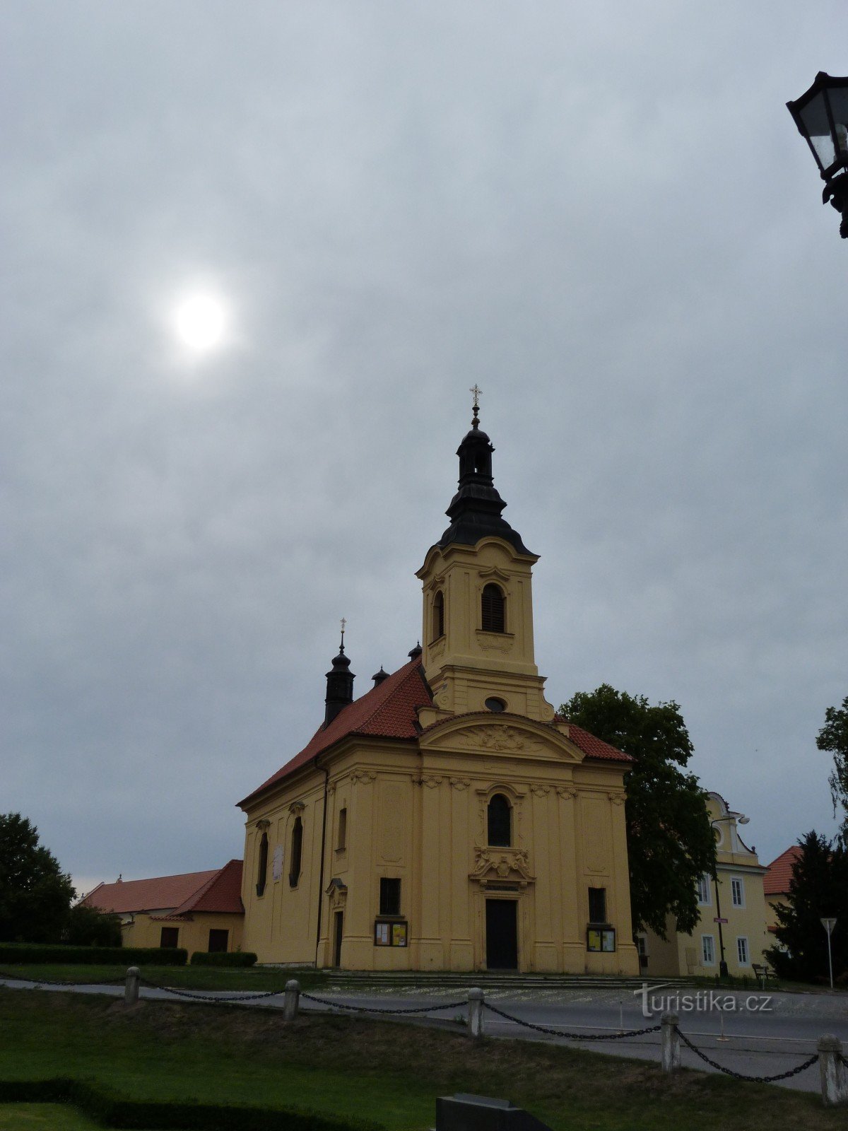 Den heliga treenighetens kyrka i Dobříš