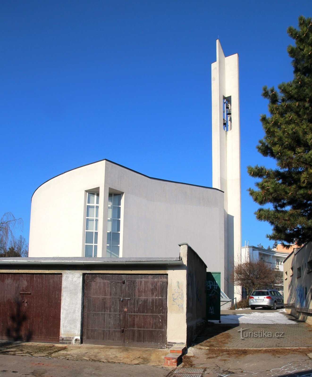 Kyrka från söder