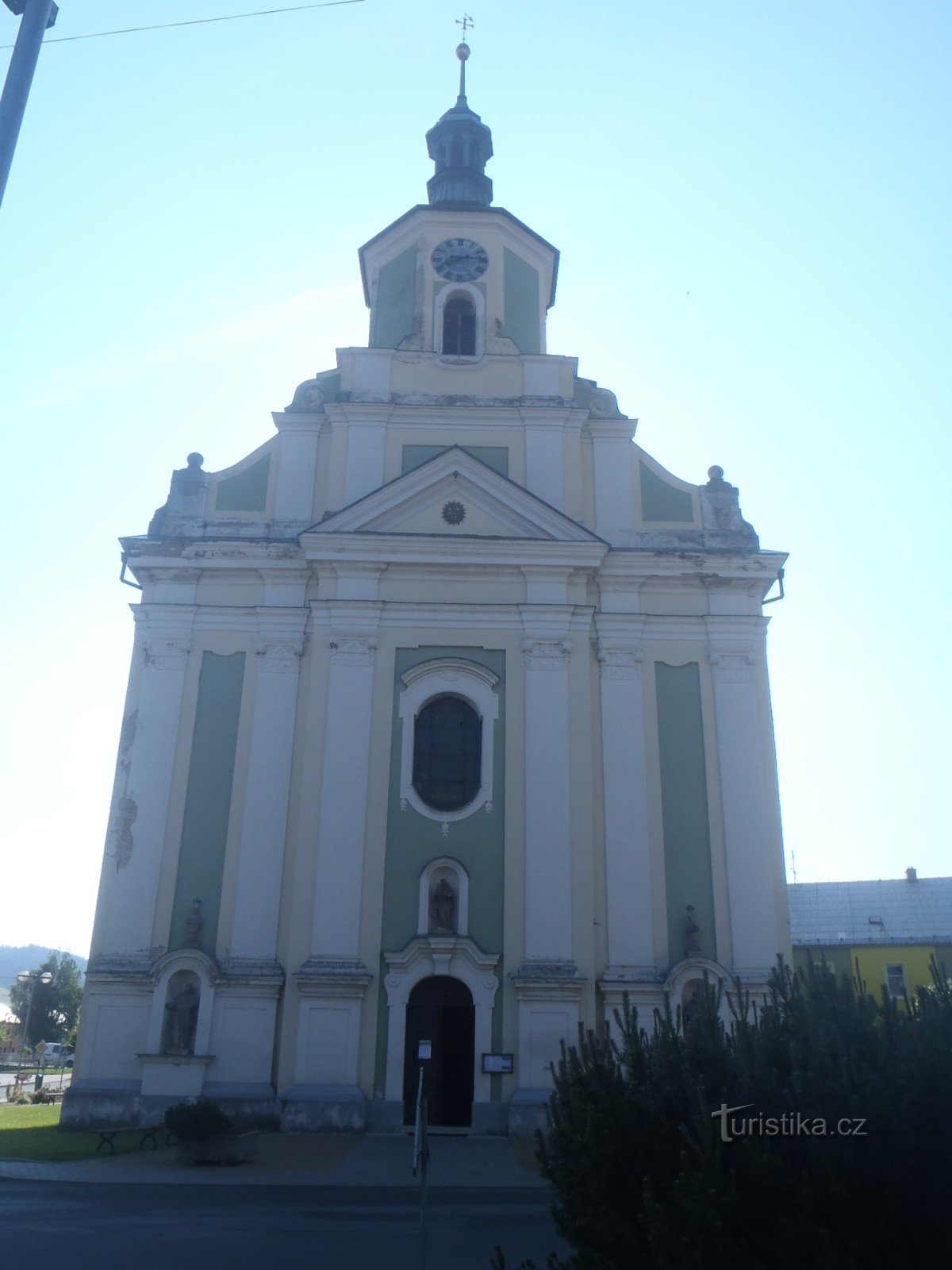 Kerk vanaf het plein