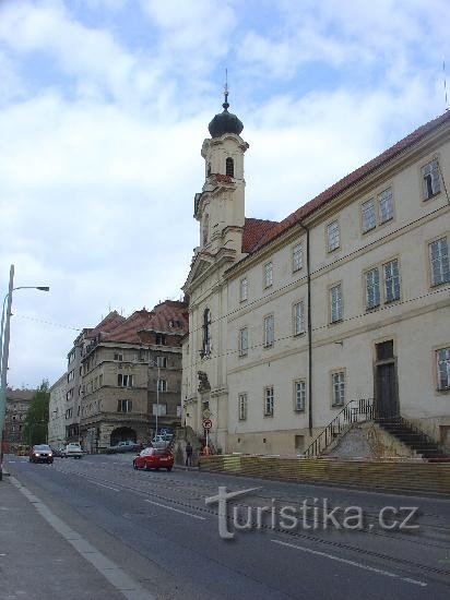 a igreja de Santa Maria e o convento da ordem elisabetana