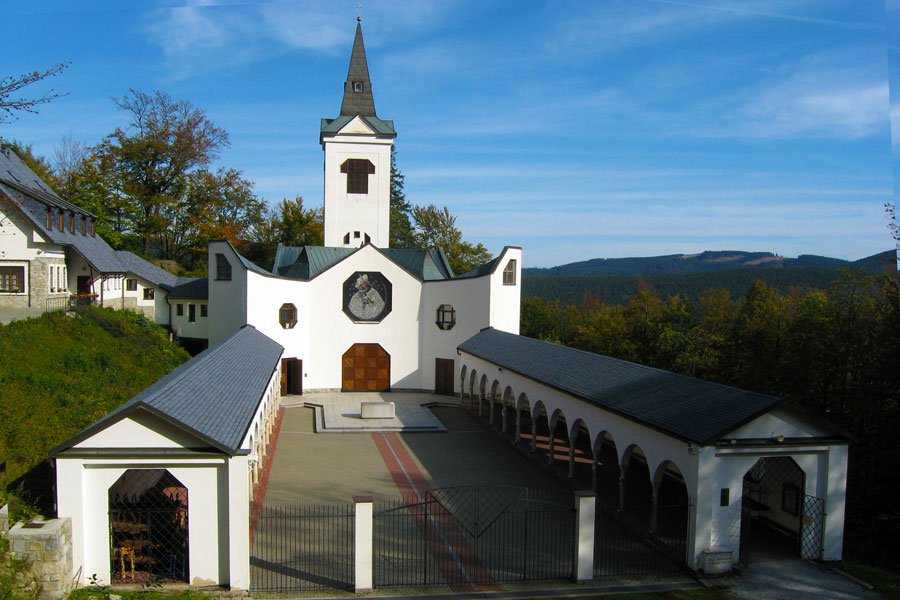 Keresztények Segítő Boldogasszony temploma