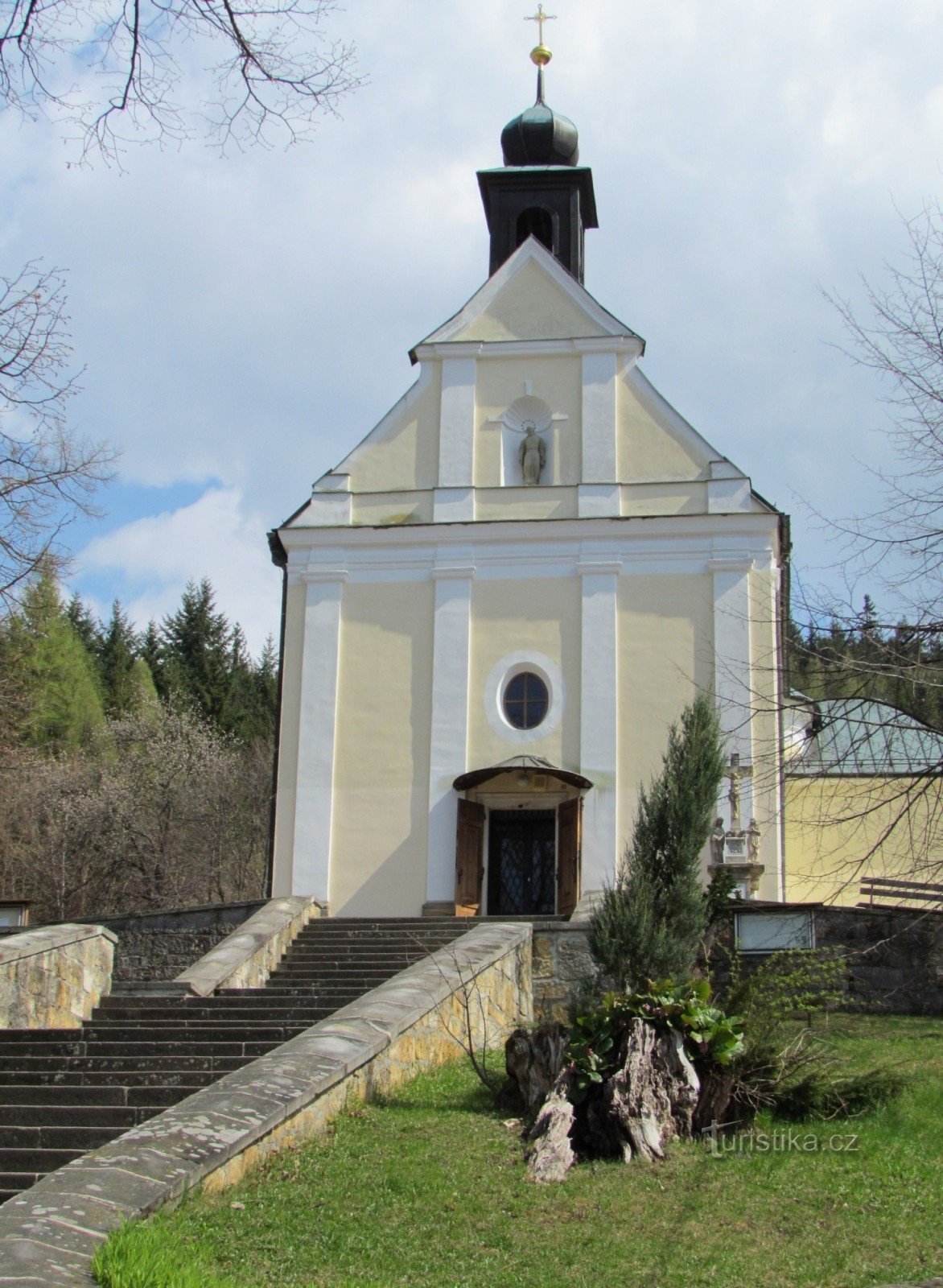 La Iglesia de Nuestra Señora de las Nieves en Malenisky cerca de Provodov