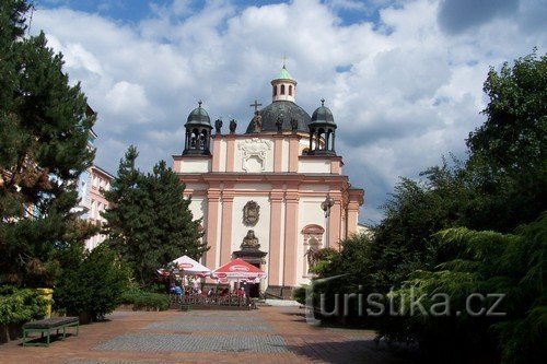 Iglesia de la Exaltación de la Santa Cruz en Děčín