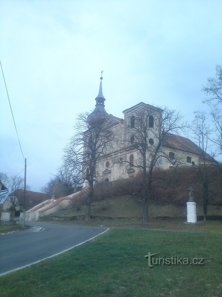 The late Gothic church is first mentioned in 1352 as a parish church, in Baroque style