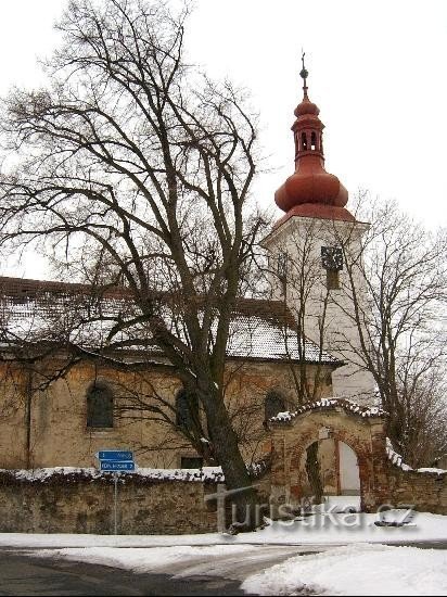 Biserica: Deși biserica Sf. Bartolomeu orfanul, frumusețea și demnitatea lor tu