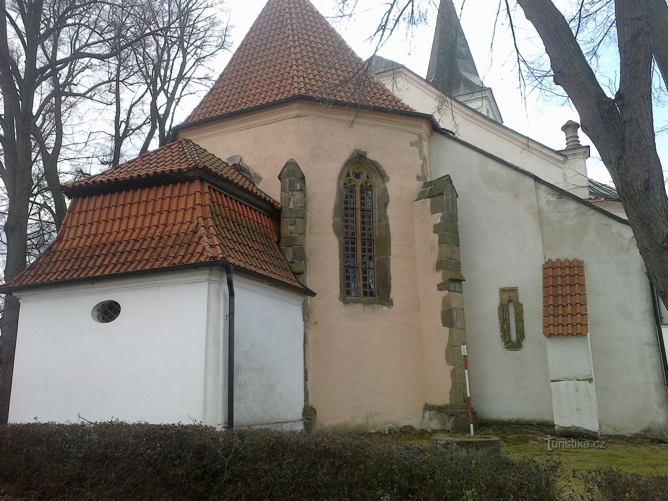 Kyrka med sakristia