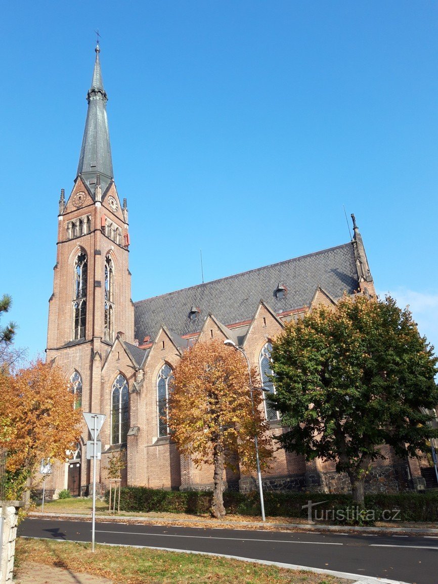 Église de St. Elizabeth de Hongrie-Duryna dans la station thermale de Teplice