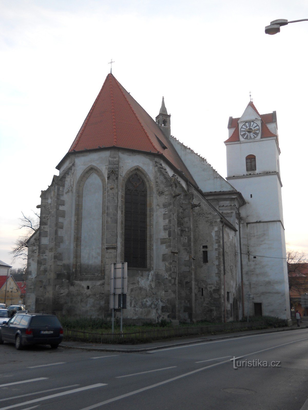 Kirche St. Apollinaris auf Husova náměstí