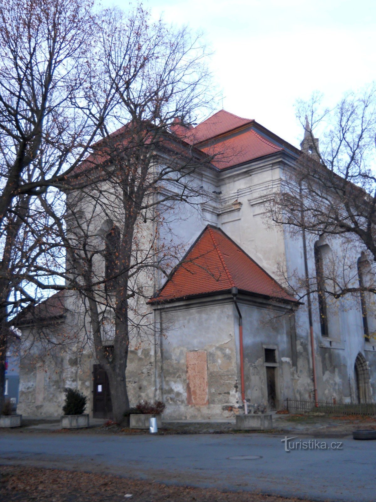 Église de St. Apollinaire sur Husova náměstí