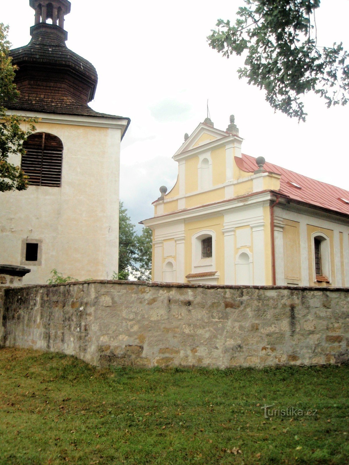 Kyrkan St. Barbory ​​med klockor