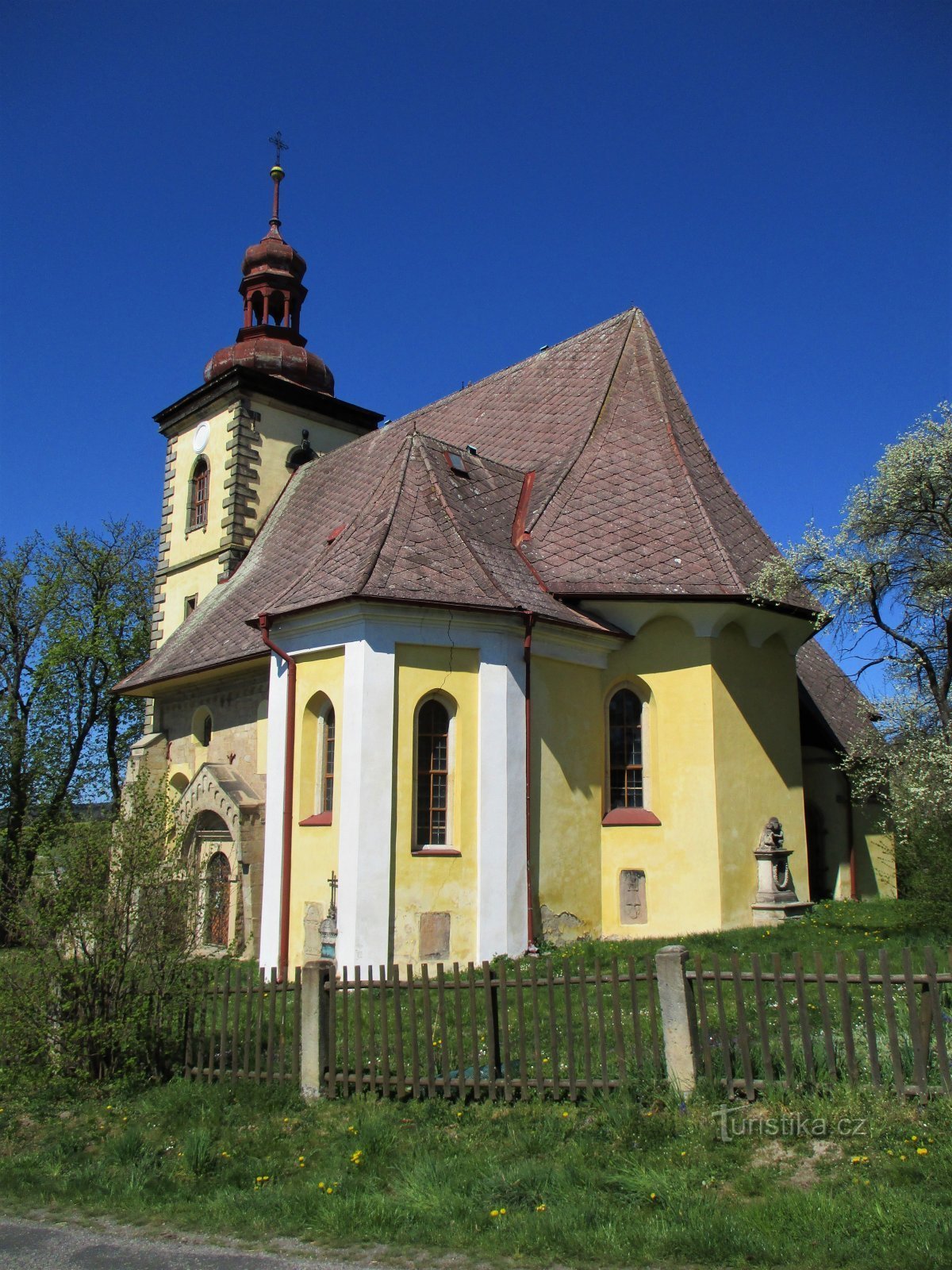 Kyrkan St. Bartolomeus, aposteln (Lanžov, 20.4.2020 april XNUMX)