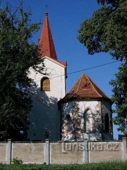 Church of St. Philip and James: Church of St. Philip and James - Presbytery på södra sidan