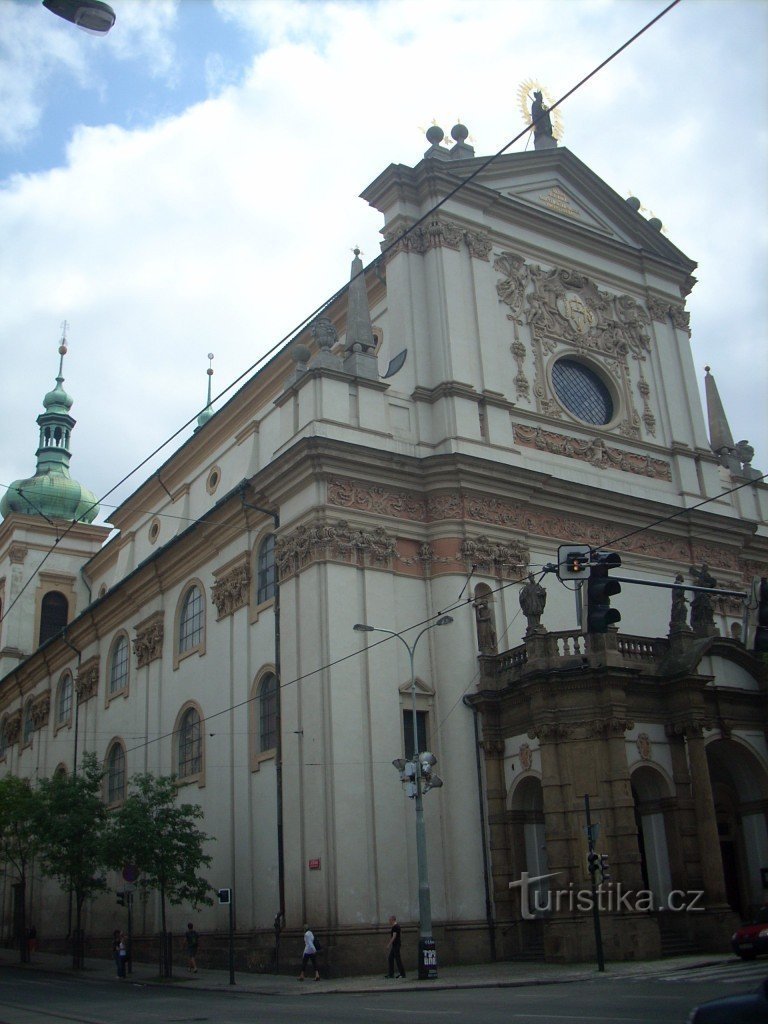 Szent Ignác templom a Károly téren