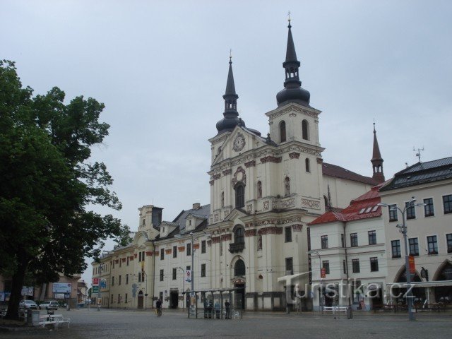 Iglesia de San Ignacio en la plaza