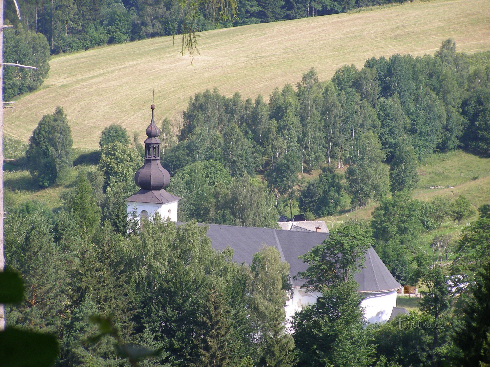 ÉGLISE DE ST. IZIDORA DANS LA NOUVELLE LOSINA